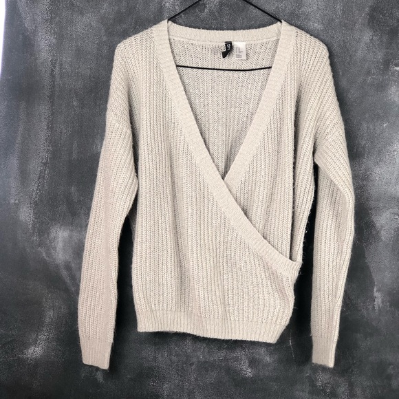 Grey wrap sweater H&M divided xs cozy v neck - Picture 2 of 7